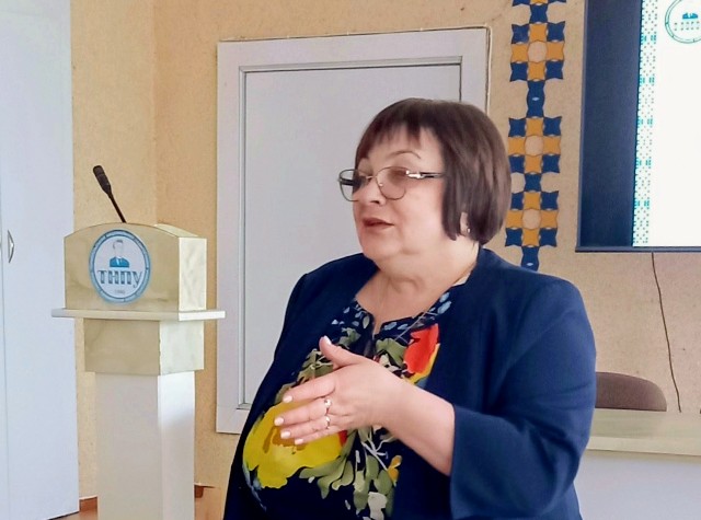 Надія Дробик веде засідання науково-методичної ради